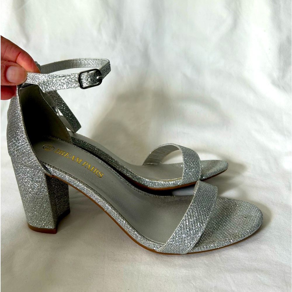 Dream Pairs Heels Silver Metallic Textured Size 6.5 Adjustable Strap Chunky